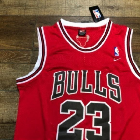 💎✨Youth💎✨ Chicago Bulls #23 Michael Jordan Red Jersey - Picture 3 of 5